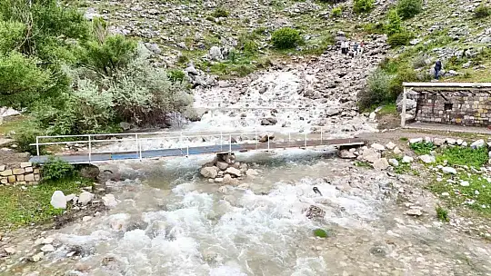 Tomarza'daki 'Göz' 6 yıl sonra yeniden akmaya başladı