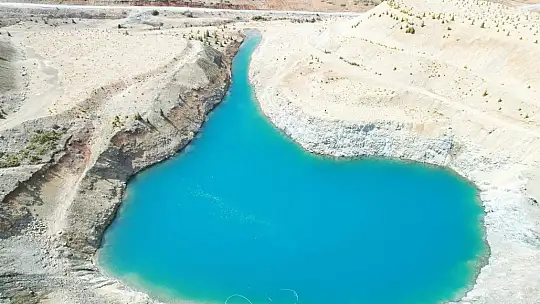 Tomarza'nın doğa harikası Mavi Göl, görenleri etkiliyor