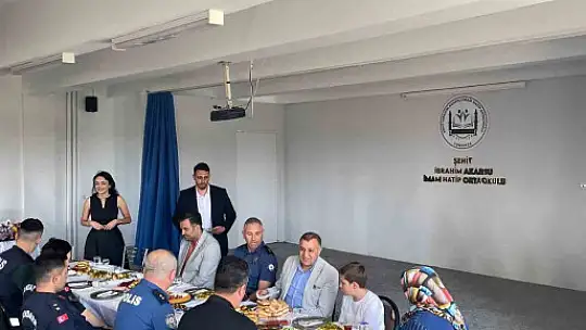 Tomarzalı şehidin ailesi isminin verildiği okulda ağırlandı