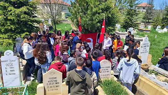 Tomarzalı şehit Urhan, mezarı başında anıldı