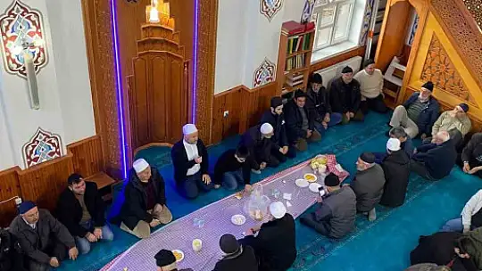 Tomarzalılar sabah namazında camilerde buluşuyor