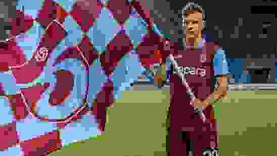 Trabzonspor, yeni transferleri Siman Banza ve Serdar Saatçı'ya stadyumda forma giydirdi