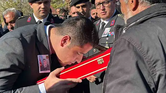 Trafik kazasında hayatını kaybeden uzman çavuş son yolculuğuna uğurlandı