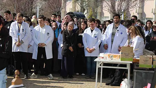 Trafik kazasında hayatını kaybeden Yaren, okuduğu fakültede anıldı