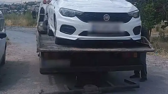 Trafikte araçtan inerek, otomobili tekmeleyen sürücüye 180 bin TL ceza yazıldı