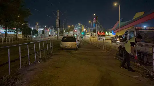 Tramvay yoluna giren alkollü sürücü önce kaçtı sonra geri geldi