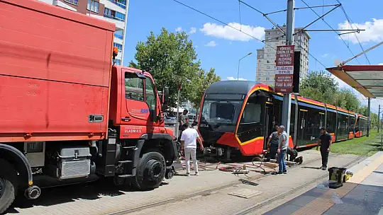Tramvayın çarptığı kadın genç kadın ağır yaralandı