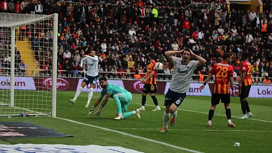 Trendyol Süper Lig: Kayserispor: 1 - Fenerbahçe: 3 (İlk yarı)