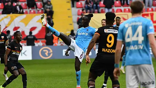 Trendyol Süper Lig: Kayserispor: 0 - Trabzonspor: 0 (İlk yarı)