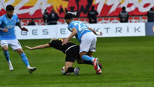 Trendyol Süper Lig: Kayserispor: 0 - Trabzonspor: 0 (İlk yarı)