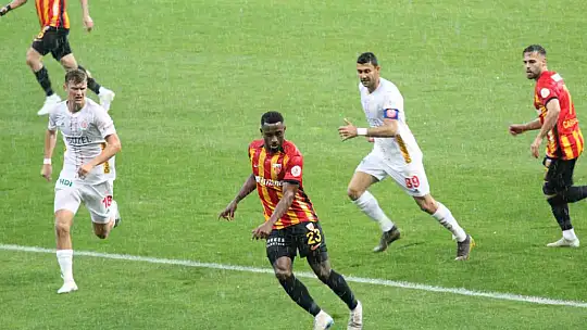 Trendyol Süper Lig: Kayserispor: 2 - Antalyaspor: 1 (İlk yarı)