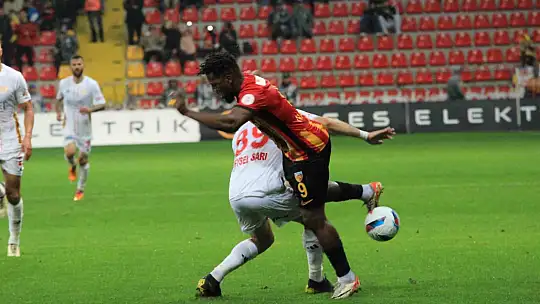 Trendyol Süper Lig: Kayserispor: 2 - Antalyaspor: 1 (İlk yarı)