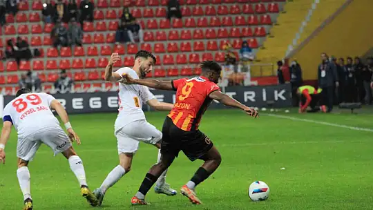 Trendyol Süper Lig: Kayserispor: 2 - Antalyaspor: 1 (İlk yarı)