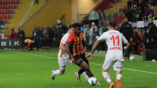 Trendyol Süper Lig: Kayserispor: 2 - Antalyaspor: 1 (İlk yarı)