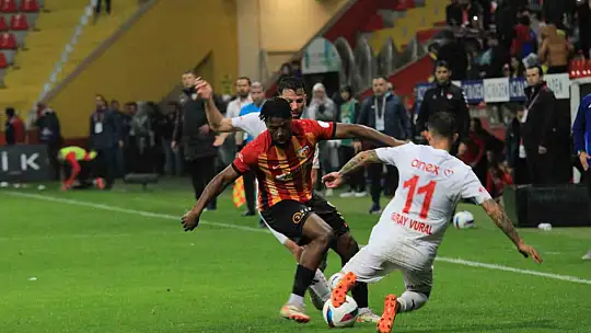 Trendyol Süper Lig: Kayserispor: 2 - Antalyaspor: 1 (İlk yarı)