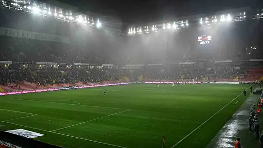 Trendyol Süper Lig: Kayserispor: 2 - Antalyaspor: 1 (İlk yarı)