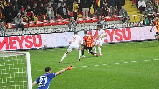 Trendyol Süper Lig: Kayserispor: 2 - Antalyaspor: 1 (İlk yarı)