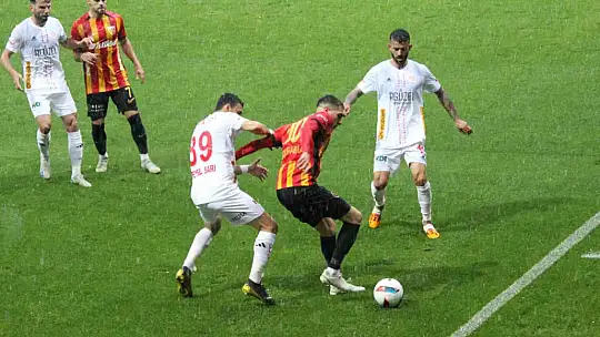 Trendyol Süper Lig: Kayserispor: 2 - Antalyaspor: 1 (İlk yarı)