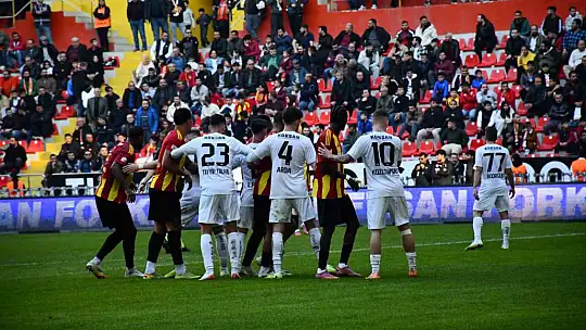 Trendyol Süper Lig: Kayserispor: 0 - Gaziantep FK: 2 (İlk yarı)