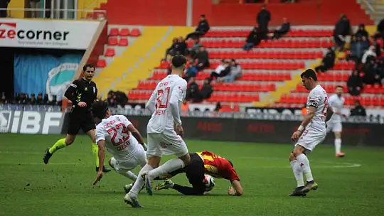 Trendyol Süper Lig: Kayserispor: 0 - Antalyaspor: 0 (İlk yarı)