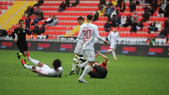 Trendyol Süper Lig: Kayserispor: 0 - Antalyaspor: 0 (İlk yarı)