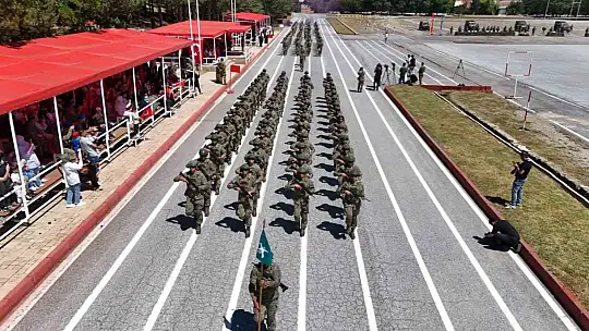Türk Kara Kuvvetleri'nin kuruluşunun 2235'inci yıldönümü gösterileri nefes kesti