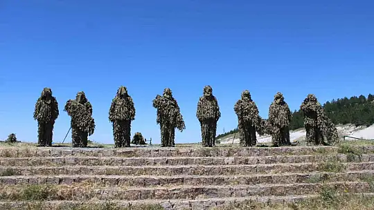 Türk Kara Kuvvetleri'nin kuruluşunun 2235'inci yıldönümü gösterileri nefes kesti