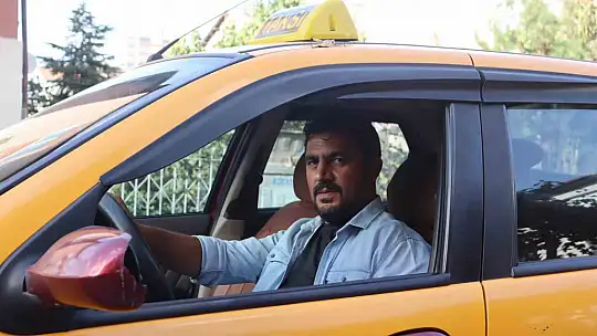 Türk taksici, Pablo'nun motorunu İspanya'ya göndermek istiyor