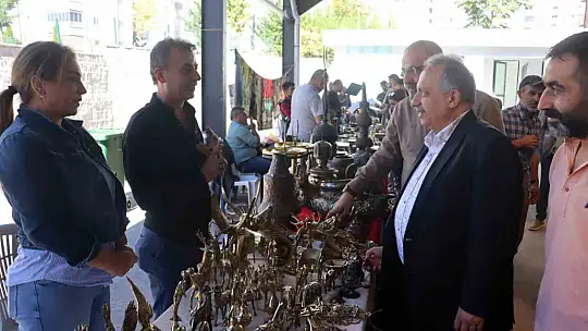 Türkiye'nin en büyük antika fuarı Talas'ta açıldı