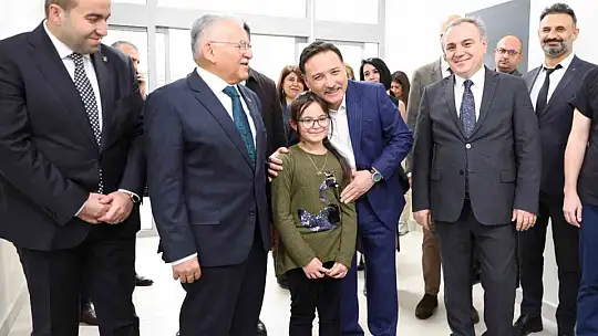 Türkiye'nin en büyük diş hastanesi ilk hastalarını aldı