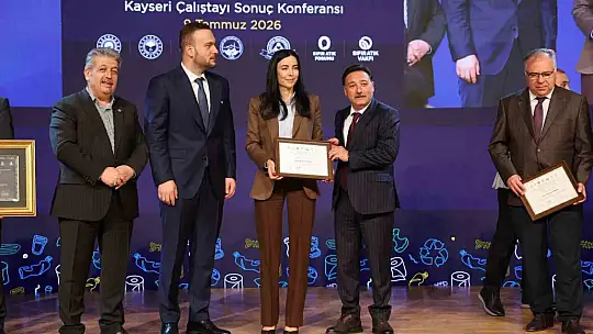 Türkiye Sıfır Atık Çalıştayı Sonuç Konferansı'nda Kayseri Büyükşehir'e teşekkür plaketi