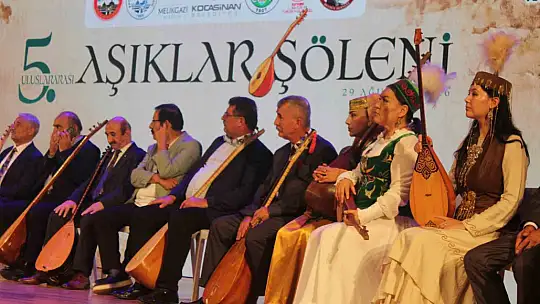 Türkiye ve Türk Dünyası'ndan aşıklar aynı sahnede buluştu