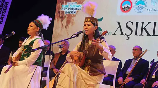 Türkiye ve Türk Dünyası'ndan aşıklar aynı sahnede buluştu