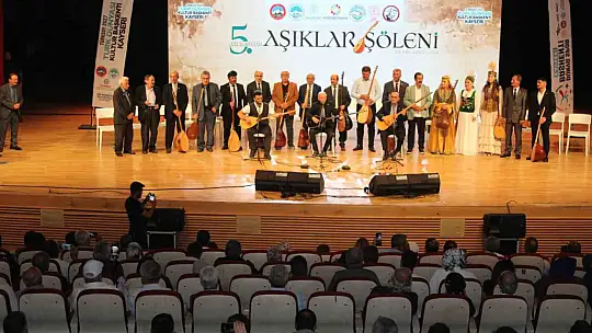 Türkiye ve Türk Dünyası'ndan aşıklar aynı sahnede buluştu