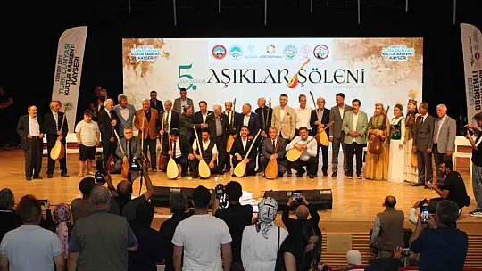 Türkiye ve Türk Dünyası'ndan aşıklar aynı sahnede buluştu