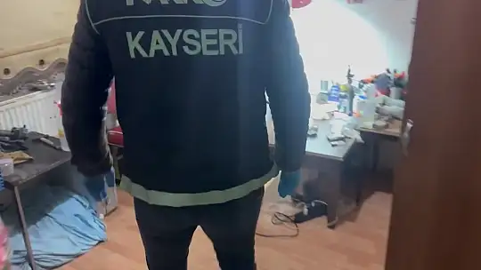 Turşu bidonundan uyuşturucu çıktı