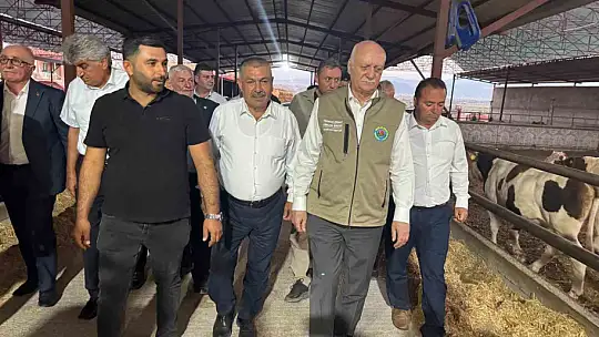 TZOB Genel Başkanı Şemsi Bayraktar, Akin'de ay çekirdeği hasadına katıldı