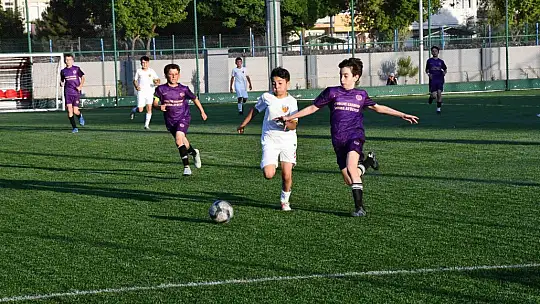 U11 Liginde Kayseri şampiyonu Zeki Akparlar FK