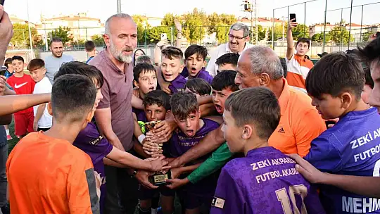 U11 Liginde Kayseri şampiyonu Zeki Akparlar FK