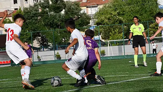 U11 Liginde Kayseri şampiyonu Zeki Akparlar FK