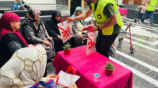 Ulu Çınarlar'a anlamlı bayram ziyareti