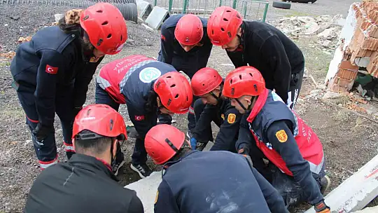 Üniversite öğrencileri, Kıbrıs'ta yapılacak Arama Kurtarma Oyunları'na hazırlanıyor