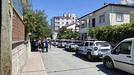 Üvey kızını ağır yaraladıktan sonra intihar etti