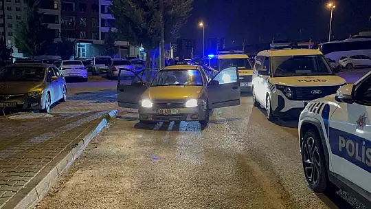 Uygulamada görevli polise çarpıp kaçtılar: 4 gözaltı