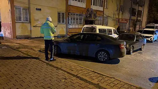 Uygulamadan polise çarpıp kaçtı, şüphelinin aracı 1 kilometre uzaklıkta park halinde bulundu