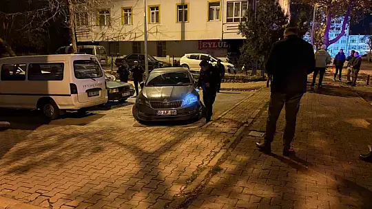 Uygulamadan polise çarpıp kaçtı, şüphelinin aracı 1 kilometre uzaklıkta park halinde bulundu