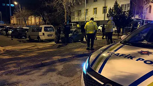 Uygulamadan polise çarpıp kaçtı, şüphelinin aracı 1 kilometre uzaklıkta park halinde bulundu