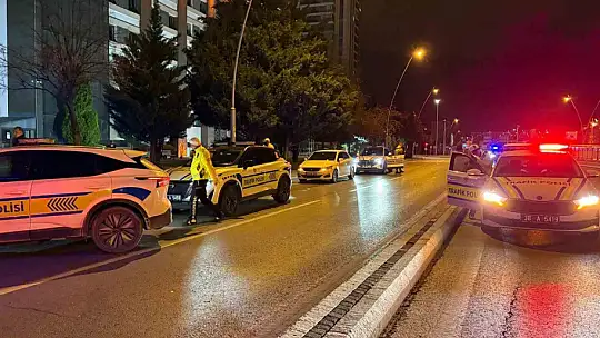Uygulamadan polise çarpıp kaçtı, şüphelinin aracı 1 kilometre uzaklıkta park halinde bulundu