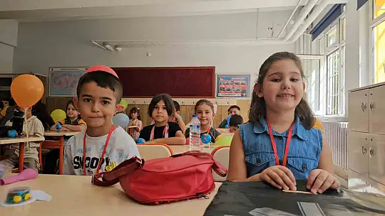 Uyum haftası başladı, okullar öğrencilerin sesleri ile yankılandı