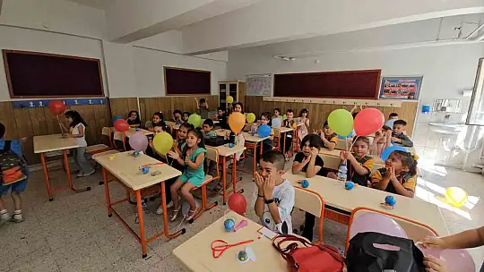Uyum haftası başladı, okullar öğrencilerin sesleri ile yankılandı
